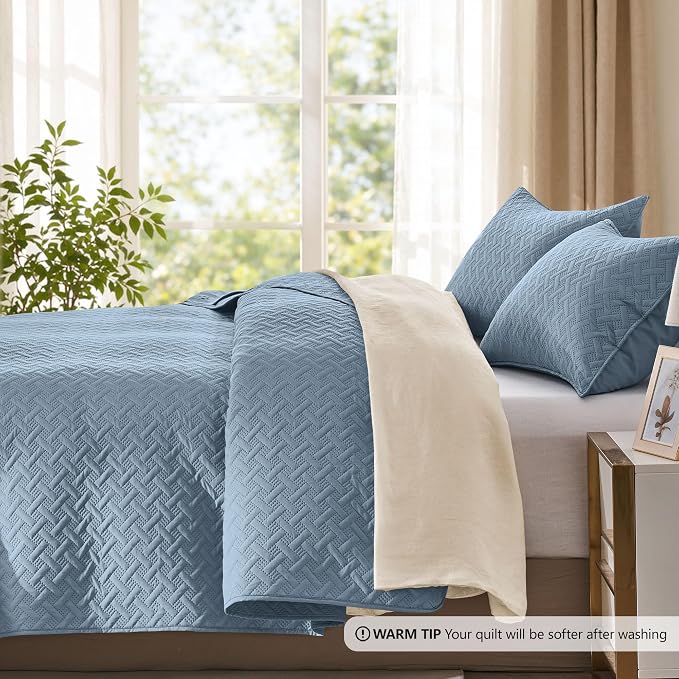 FLYMME Oversized King/California King Quilt Set 118"x106", Dusty Blue 3-Piece Floor-Length Bedspread, Premium Microfiber Lightweight Coverlet for King/California King Bed (1 Quilt, 2 Shams)