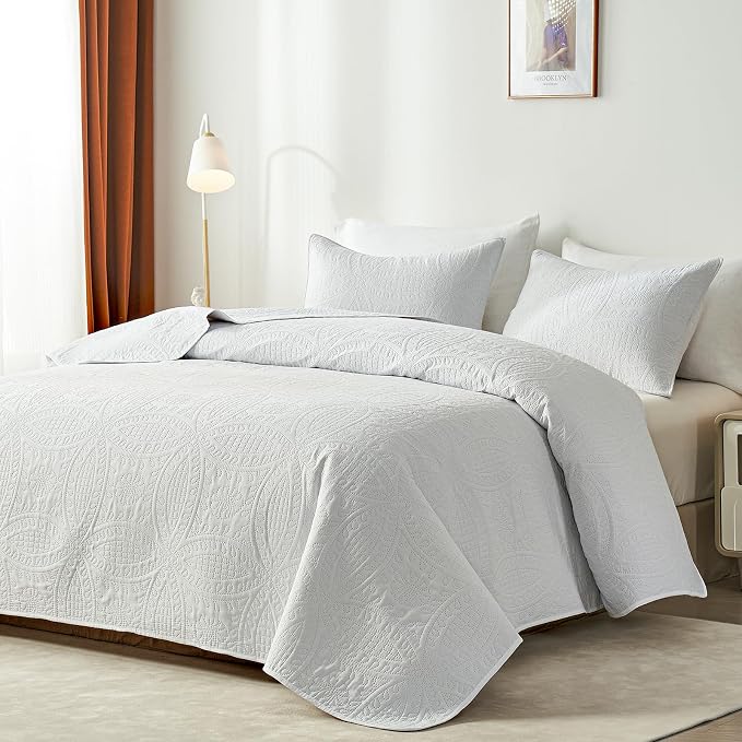 akkialla Twin Quilt Bedding Set,White Ultrasonic Quilt Set,Lightweight Soft Bedspread Coverlet,Modern Style Coin Pattern Bed Cover for All Seasons,2 Piece(1 Quilt,1 Pillow Sham)