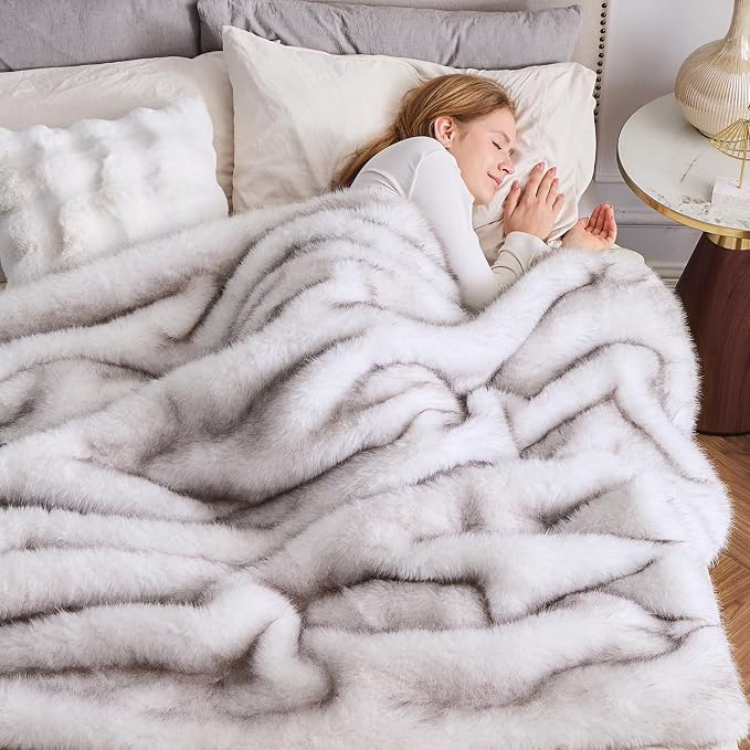 NEWCOSPLAY Faux Fur Thick Twin Blanket for Couch, Grey White, 60"x80" | Luxury Fluffy Thick Warm Blanket for Couch Sofa Bed 1000GSM, Soft Plush Cozy Decorative Throw, Gift for Women Men