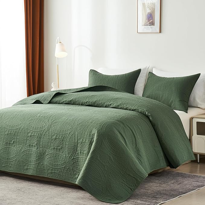 akkialla 118"x106" Olive Green California King Quilt Set, Oversized Floor-Length Bedspread, Modern Coin Pattern Microfiber Coverlet, 3-Piece All Season Bedding with 2 Pillow Shams