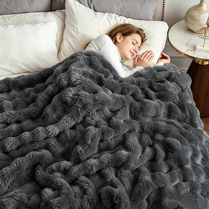 NEWCOSPLAY Faux Fur Fluffy Bubble Throw Blanket for Couch, Grey, 50"x60" | Soft Thick Warm Bubble Blanket for Couch Sofa Bed 550GSM, Plush Cozy Luxury Decorative Throw, Gift for Women Men