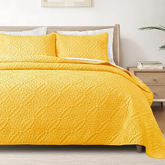 Exclusivo Mezcla Twin Quilt Set, Bright Yellow | Lightweight Soft Bedspreads Coverlets, All Season Bedding with 1 Pillow Sham, Modern Style for Dorm Bedroom Guest Room