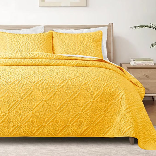 Exclusivo Mezcla California King Quilt Set, Bright Yellow | Lightweight Soft Bedspreads Coverlets, All Season Bedding with 2 Pillow Shams, Modern Style for Bedroom Guest Room