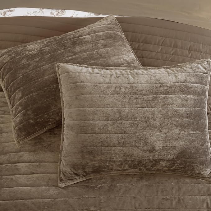 WRENSONGE Velvet Quilt Set King Size- Taupe Quilt Bedding Set with 2 Shams | Lightweight Luxury Velvet Comforter, Modern Bedspread Coverlet for All Seasons