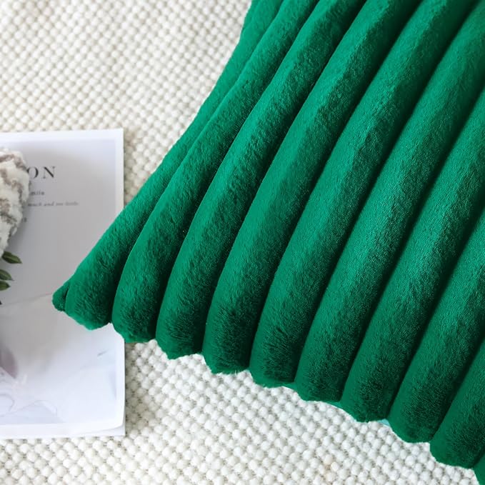 Soleebee Set of 2 Throw Pillow Covers Soft Cozy Velvet Pillowcase Faux Rabbit Fur Cover for Couch Sofa Bed Chair Home Decorative Pillows Cover (16x24 Inch, Christmas Green)