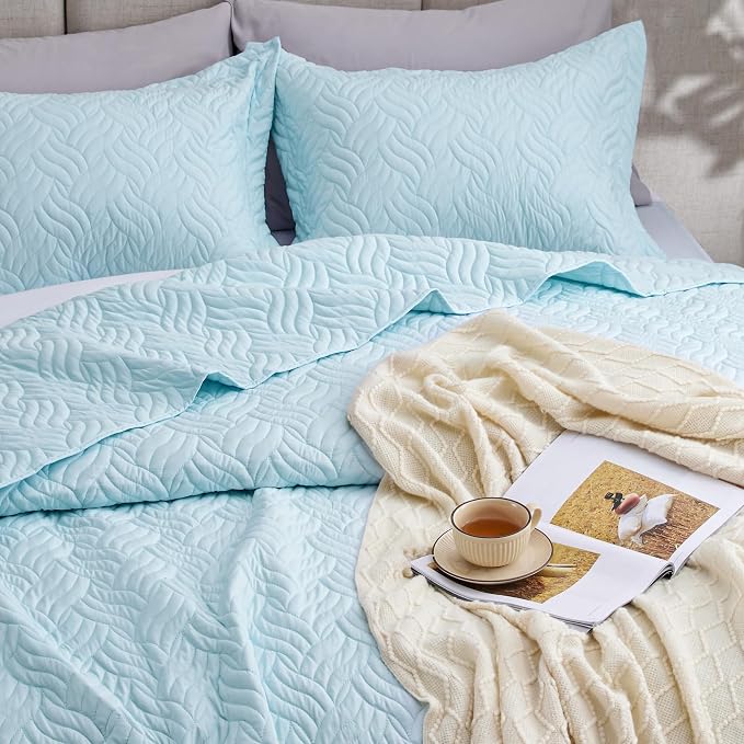 Love's cabin Quilts for Full Bed Light Blue Bedspreads Bedding Set - Lightweight Bedspread Comforter - Wave Pattern Bedding Coverlet for All Season - 3 Pieces (1 Quilt, 2 Pillow Shams)