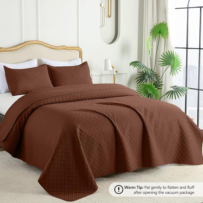 FLYMME Full/Queen Quilt Bedding Set, Brown Lightweight Microfiber Bedspread, Modern Geometric Weave Stripe Pattern, Soft Summer & All-Season Bed Coverlet, Includes 1 Quilt & 2 Shams