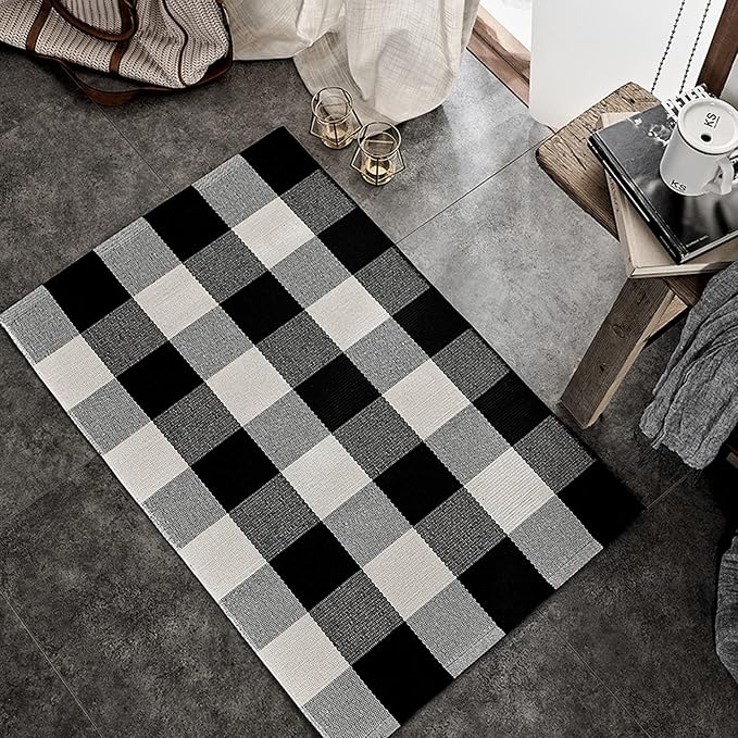SEEKSEE Buffalo Plaid Outdoor Rug 2' x 3' Black and White Front Door Mat, Layering Rug for Porch, Washable Doormat, Cotton Area Rug for Outdoor Entrance Entryway Patio Porch Decor