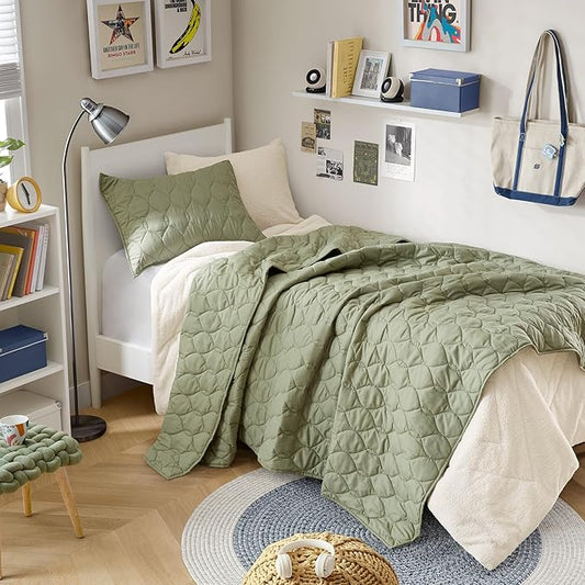 Comfort Spaces Kienna Twin Quilt Bedding Set 2P, 66"x 90" Olive Green Ogee | Soft Cozy Lightweight Summer Twin XL Coverlet for College Dorm, Quilted Extra Layer, Modern Casual Bedroom Decor, OEKO-TEX