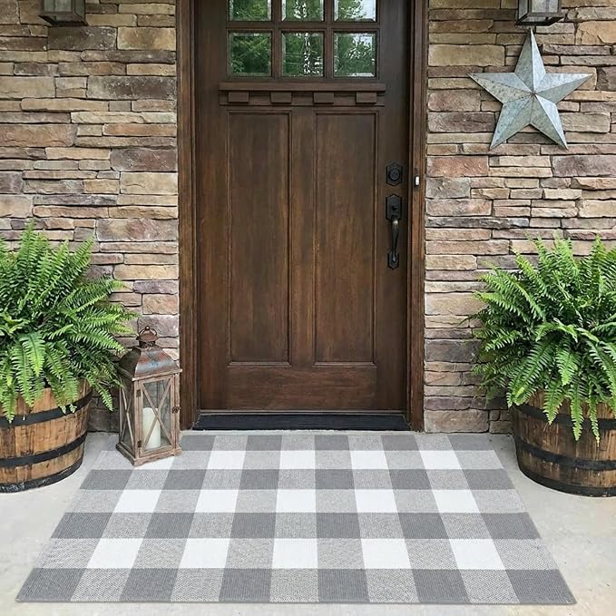 SEEKSEE Buffalo Plaid Outdoor Rug 27.5x43 Gray and White Front Door Mat, Layering Rug for Porch, Washable Doormat, Front Porch Rug for Outdoor Entrance Entryway Patio Porch Decor