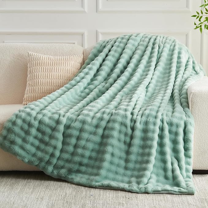 NEWCOSPLAY Faux Fur Fluffy Bubble Throw Blanket for Couch, Green, 50"x60" | Soft Thick Warm Bubble Blanket for Couch Sofa Bed 550GSM, Plush Cozy Luxury Decorative Throw, Gift for Women Men