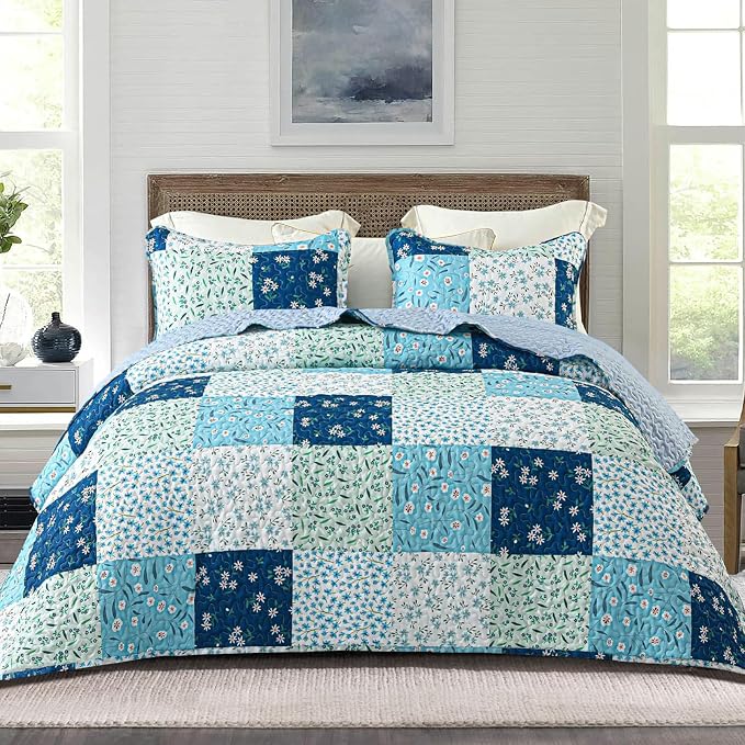 Whale Flotilla Patchwork Quilt King Size, Extra Soft Floral Bedspreads | Blue Reversible Lightweight King Quilt Bedding Set for Bed, Printed Coverlets with 2 Pillow Shams for All Seasons