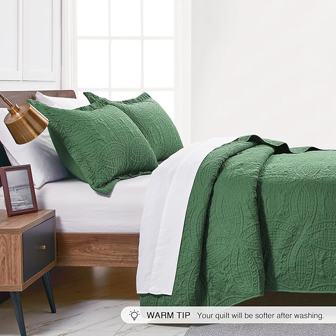 Love's cabin Twin Quilt Set Dark Green Bedspreads - Soft Bed Summer Lightweight Bedspread Comforter - Modern Style Coin Pattern Coverlet for All Season - 2 Pieces (1 Quilt, 1 Pillow Sham)