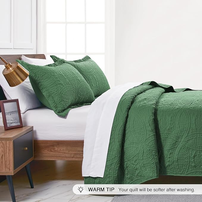 Love's cabin King Size Quilt Set Dark Green Bedspreads - Soft Bed Summer Lightweight Bedspread Comforter - Modern Style Coin Pattern Coverlet for All Season - 3 Pieces (1 Quilt, 2 Pillow Shams)