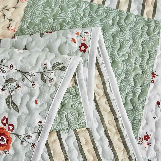 Patchwork Quilt Set King Size, 3 Pieces Green Floral Plaid Summer Bedspread Coverlet Set, Soft Microfiber Reversible Lightweight Bed Cover for All Season (102" x 90", 1 Quilt+ 2 Pillow Shams)