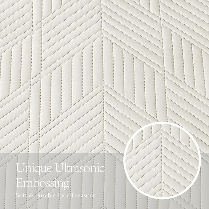Davulos King/Cal King Quilt Set in Cream, Soft Reversible Microfiber Bedspread for All-Season Use in Bedroom or Dorm, Lightweight Modern Geometric Coverlet (1 Quilt, 2 Pillow Shams)