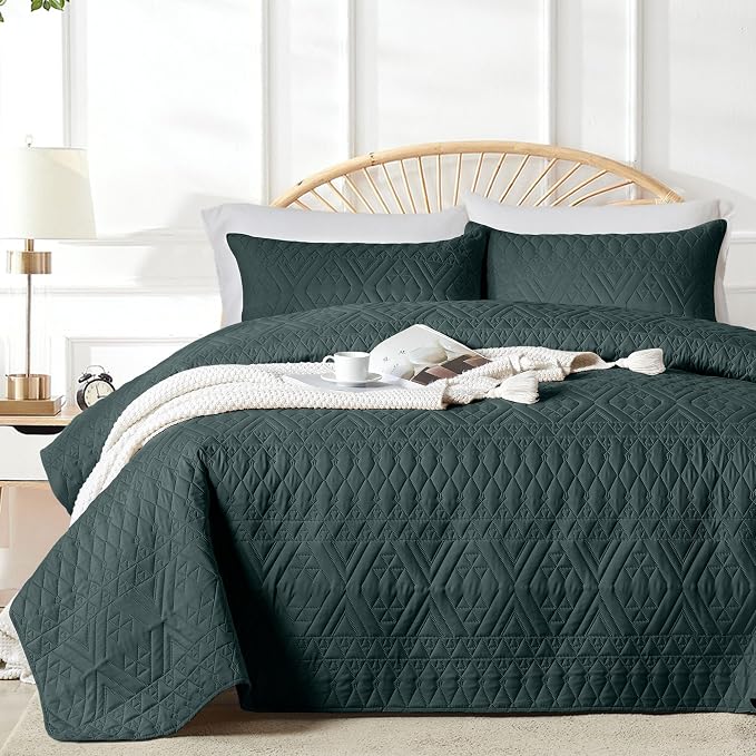 akkialla King/Cal King Size Quilt Bedding Set,Forest Green Lightweight Microfiber Soft Bedspread,Modern Style Geometric Pattern Coverlet Set for All Seasons,3 Piece(1 Quilt,2 Pillow Shams)