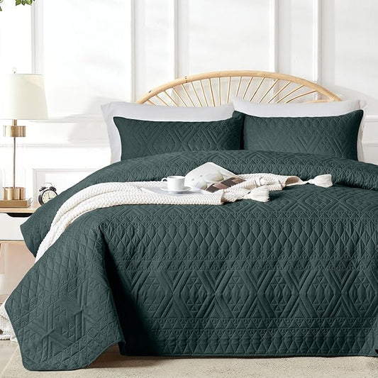 akkialla King/Cal King Size Quilt Bedding Set,Forest Green Lightweight Microfiber Soft Bedspread,Modern Style Geometric Pattern Coverlet Set for All Seasons,3 Piece(1 Quilt,2 Pillow Shams)