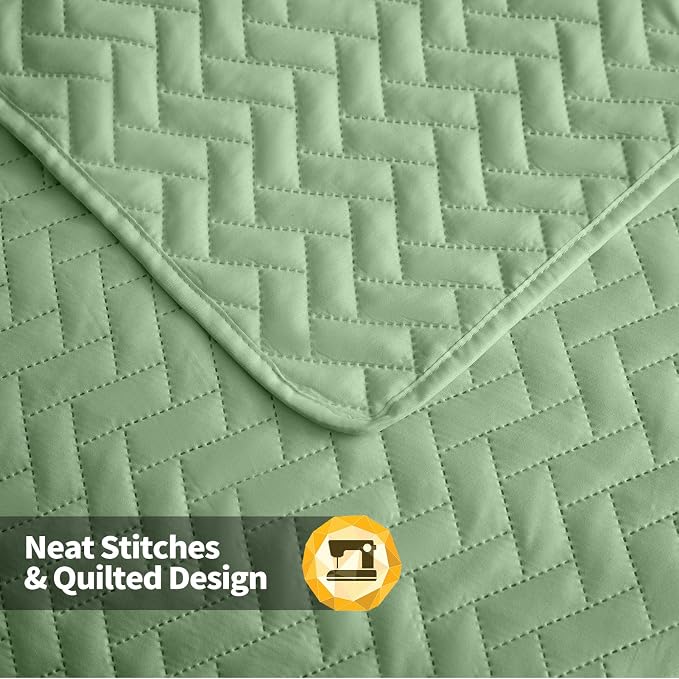 Maple&Stone Sage Green Quilt Set King Size, Lightweight Bedspread | Breathable Coverlet with Chevron Pattern, All-Season Dorm Bed Cover Set Bedding Decor 3 Piece