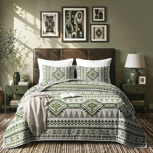 akkialla Reversible Green Boho Queen Quilt Set, 2-Piece Bohemian Aztec Microfiber Bedspread, Soft Lightweight All-Season Coverlet (1 Quilt, 2 Shams)