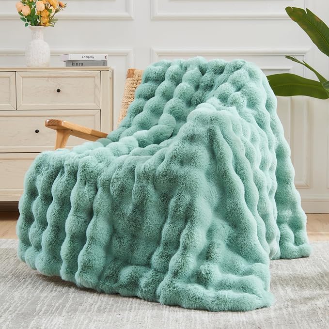 NEWCOSPLAY Faux Fur Thick Bubble Throw Blanket for Couch, Green, 50"x60" | Luxury Fluffy Thick Warm Bubble Blanket for Couch Sofa Bed 1000GSM, Soft Plush Cozy Decorative Throw, Gift for Women Men