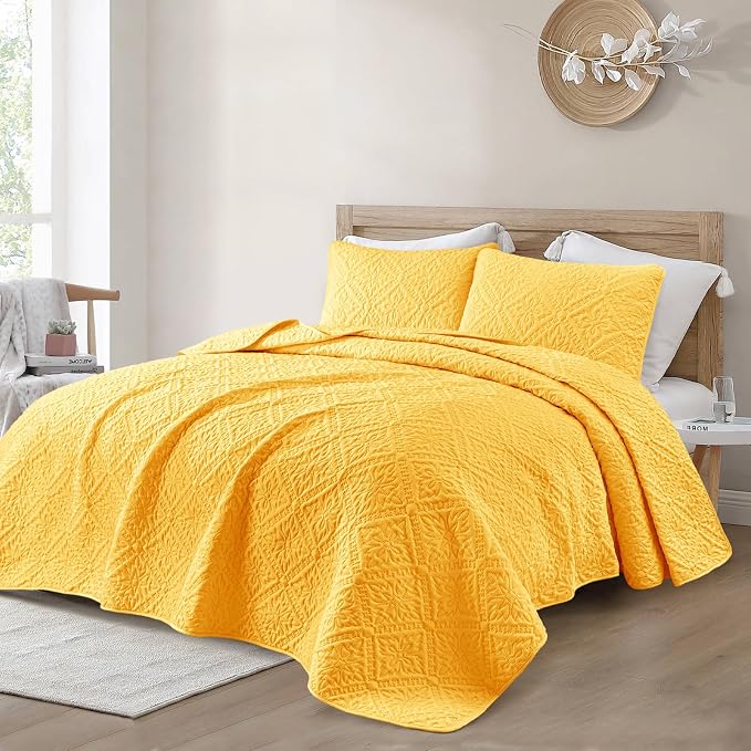Exclusivo Mezcla California King Quilt Set, Bright Yellow | Lightweight Soft Bedspreads Coverlets, All Season Bedding with 2 Pillow Shams, Modern Style for Bedroom Guest Room
