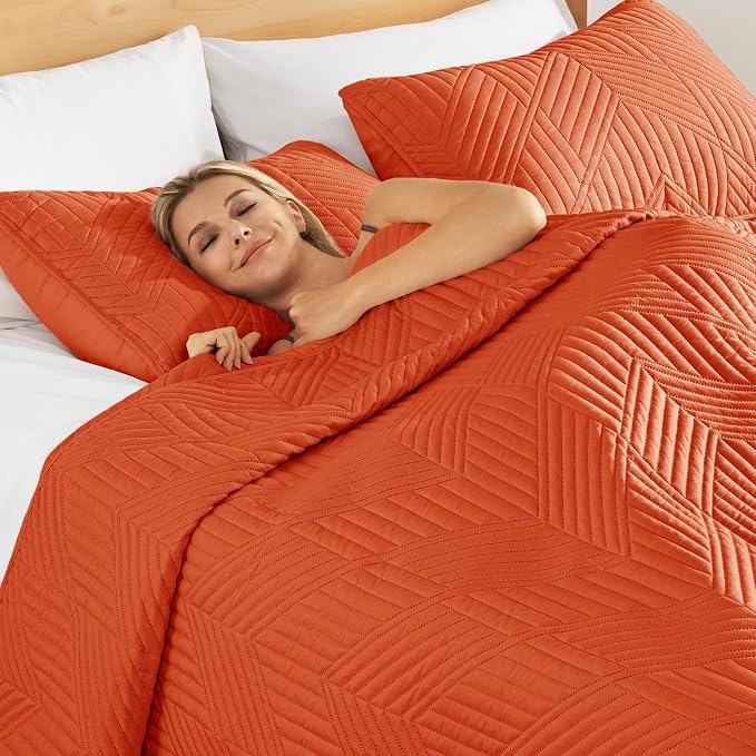 Exclusivo Mezcla Ultrasonic Twin Quilt Bedding Set, Burnt Orange | Lightweight Bedspreads, Soft Microfiber, Modern Geometric Coverlet, All Season Bed Cover, 1 Quilt and 1 Pillow Sham
