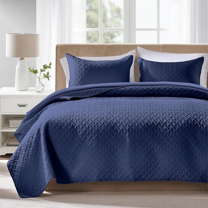 FLYMME Oversized King/California King Quilt Set 118"x106", Navy 3-Piece Floor-Length Bedspread, Premium Microfiber Lightweight Coverlet for King/California King Bed (1 Quilt, 2 Shams)