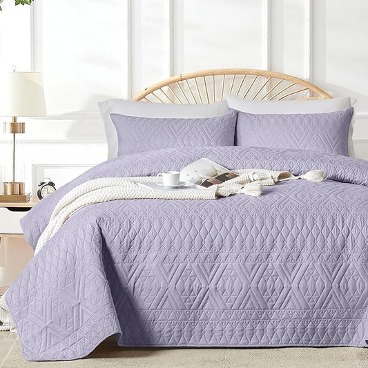 akkialla King/Cal King Size Quilt Bedding Set,Lavender Lightweight Microfiber Soft Bedspread,Modern Style Geometric Pattern Coverlet Set for All Seasons,3 Piece(1 Quilt,2 Pillow Shams)
