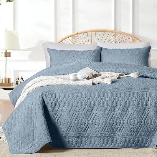 akkialla King/Cal King Size Quilt Bedding Set,Dusty Blue Lightweight Microfiber Soft Bedspread,Modern Style Geometric Pattern Coverlet Set for All Seasons,3 Piece(1 Quilt,2 Pillow Shams)