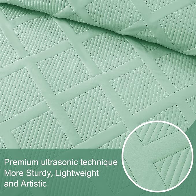 Exclusivo Mezcla Quilt King Size, Light Green | Soft Bedspreads with 2 Pillow Shams, Modern Striped Pattern, Lightweight Bedding Set Coverlets for All Seasons, 104x96 Inch
