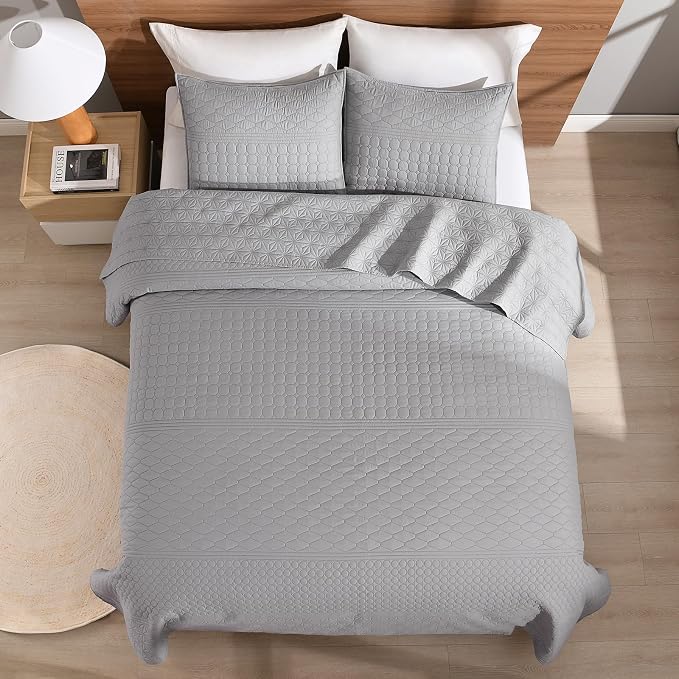 HORIMOTE HOME Grey Queen Size Quilt Set - Soft Microfiber Bedspread with 2 Shams, Lightweight & All-Season Geometric Coverlet for Cozy Bedding
