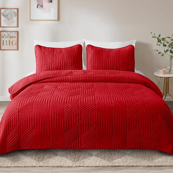 Exclusivo Mezcla California King Quilt Bedding Set, Red | Lightweight Bedspreads, Soft Microfiber, Modern Geometric Coverlet, All Season Bed Cover, 1 Quilt and 2 Pillow Shams