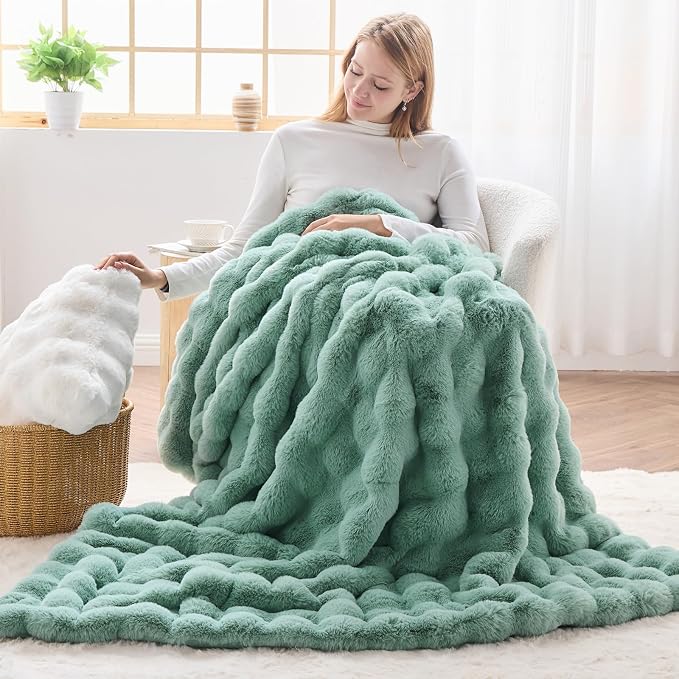NEWCOSPLAY Faux Fur Thick Bubble Throw Blanket for Couch, Green, 50"x60" | Luxury Fluffy Thick Warm Bubble Blanket for Couch Sofa Bed 1000GSM, Soft Plush Cozy Decorative Throw, Gift for Women Men