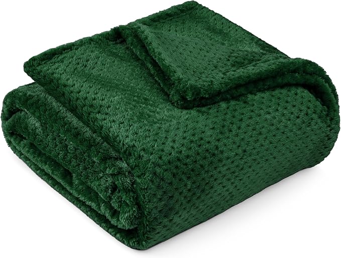 PAVILIA Emerald Green Fleece Throw Blanket for Couch Sofa Bed, Soft Fuzzy Waffle Jacquard Microfiber, Warm Lightweight Fade-Resistant Decorative All Season Throw, 50x60
