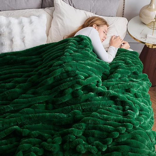 NEWCOSPLAY Faux Fur Ribbed Twin Blanket for Couch, Dark Green, 60"x80" | Plush Soft Thick Warm Blanket for Couch Sofa Bed 850GSM, Fluffy Cozy Luxury Decorative Throw, Gift for Women Men