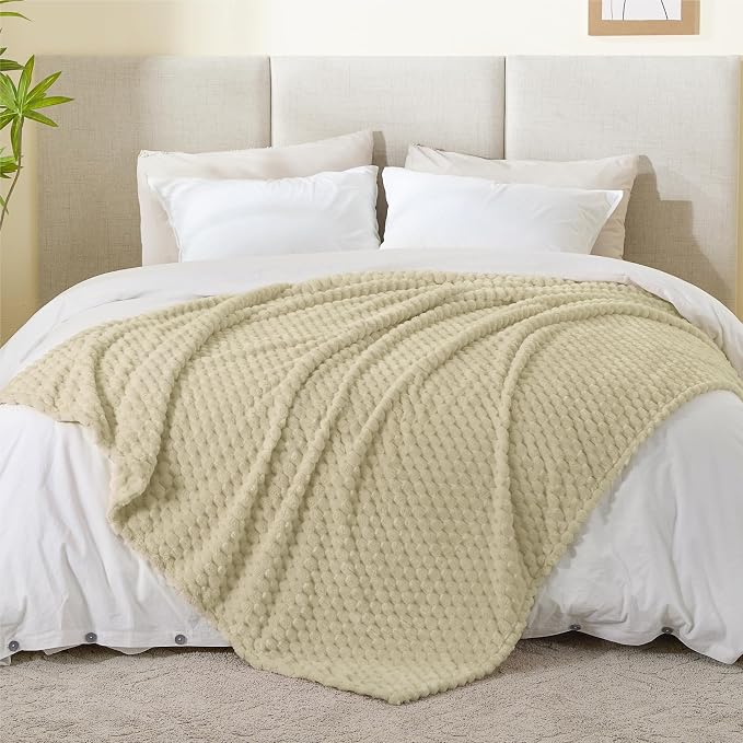 BEDELITE Almond Throw Blanket for Couch, Soft Cozy Gifts for Women, 50 * 60 | 3D Jacquard Decorative Fleece Blanket, Super Soft Plush Throws, Cute Birthday Gift for Women & Men, Suitable for All Seasons