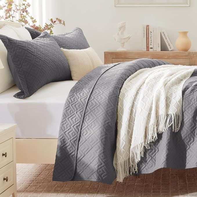 EXQ Home Quilt Set Queen Size Summer Squares Pattern Grey Bedspread | Bedding Set For All Season Use, Soft & Breathable Coverlet,3-Piece Set Includes 2 Shams, Machine Washable