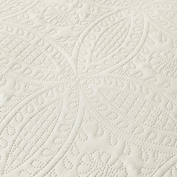 akkialla King/Cal King Quilt Set,Cream Lightweight Bedspread with Coin Pattern, Soft Microfiber Coverlet for All Seasons, Breathable and Skin-Friendly Fabric (1 Quilt, 2 Pillow Shams)