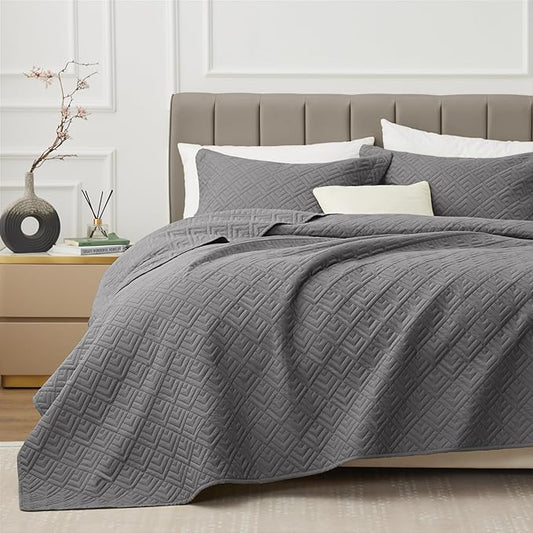 EXQ Home King Size Quilt Set Squares Pattern Bedding Set Lightweight Grey | Soft Microfiber Bedspread, Breathable & Wrinkle-resistant Coverlet. All-season Use for Hot Sleepers. 3-pc Set with 2 Shams