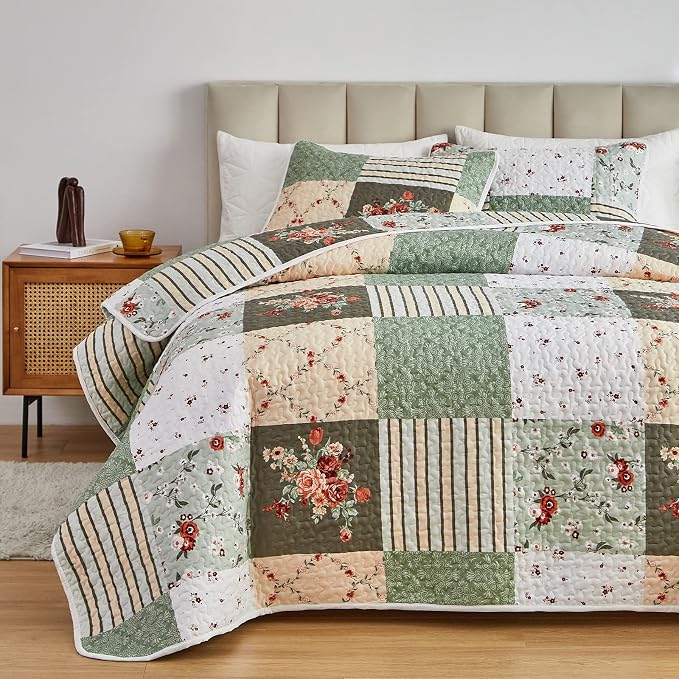 Patchwork Quilt Set California King Size, 3 Pieces Green Floral Plaid Summer Bedspread Coverlet Set, Soft Microfiber Lightweight Bed Cover for All Season (102" x 114", 1 Quilt+ 2 Pillow Shams)