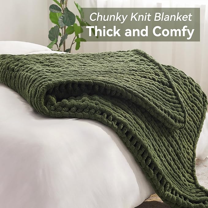 Negwoo Chunky Knit Throw Blanket, Knitted Throw Chenille Yarn, 40"*50" | Soft Thick Cable Knitted Blankets, Handmade Big Thick Blanket, Machine Washable Cute Comfy Blanket for Home Decor, Green