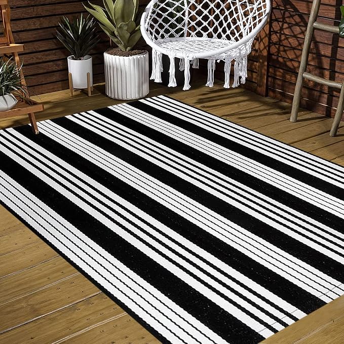 Black and White Outdoor Patio Rug 4'x 6',Cotton Porch Outdoor Area Rug | Machine Washable Hand-Woven Farmhouse Indoor Outdoor Porch Mat for Patio Area Rug