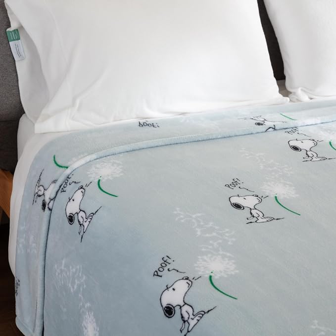 Berkshire Blanket Peanuts® VelvetLoft® Cute Character Snoopy Plush Blanket,Peanuts Snoopy Make A Wish Spring Blue,Twin 60 in x 90 in (Official Peanuts® Product)