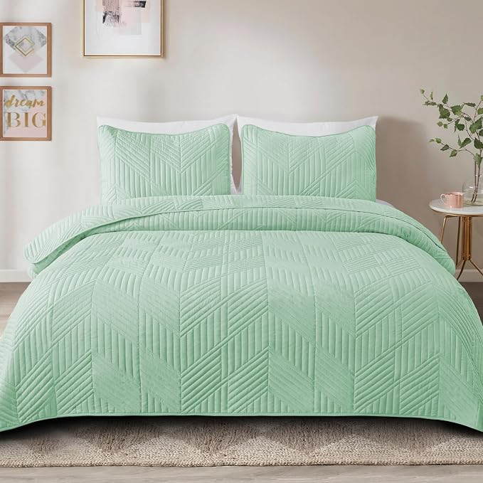 Exclusivo Mezcla California King Quilt Bedding Set, Mint Green | Lightweight Bedspreads, Soft Microfiber, Modern Geometric Coverlet, All Season Bed Cover, 1 Quilt and 2 Pillow Shams