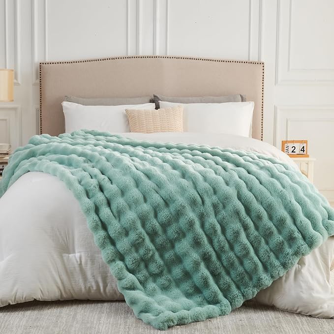 NEWCOSPLAY Faux Fur Thick Bubble Throw Blanket for Couch, Green, 50"x60" | Luxury Fluffy Thick Warm Bubble Blanket for Couch Sofa Bed 1000GSM, Soft Plush Cozy Decorative Throw, Gift for Women Men