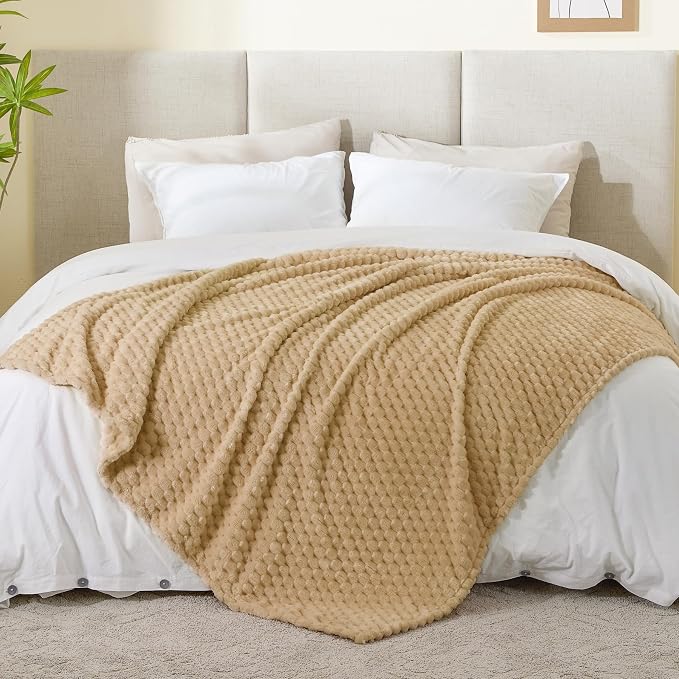BEDELITE Camel Throw Blanket for Couch, Soft Cozy Gifts for Women, 50 * 60 | 3D Jacquard Decorative Fleece Blanket, Super Soft Plush Throws, Cute Birthday Gift for Women & Men, Suitable for All Seasons