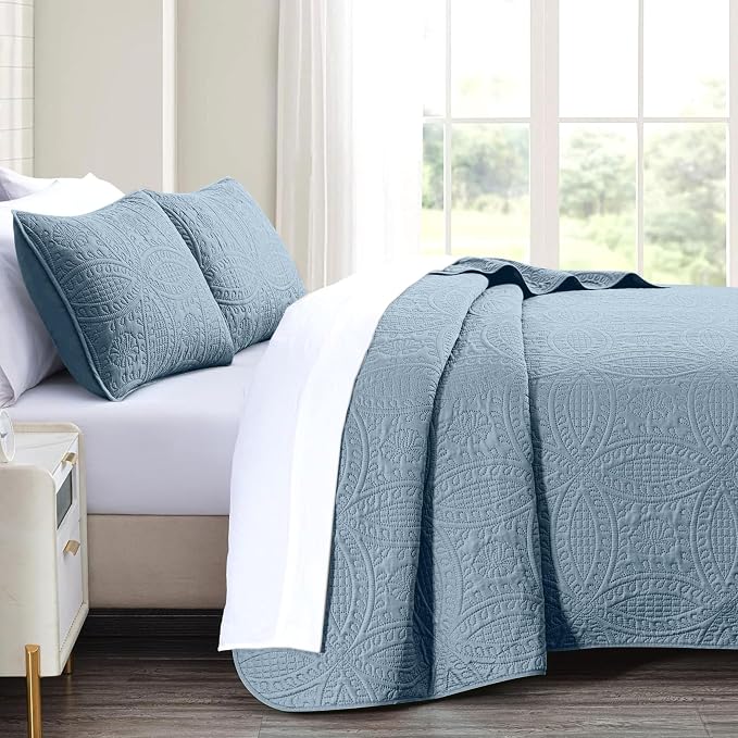 akkialla Dusty Blue King/Cal King Quilt Set,Ultrasonic Lightweight Bedspread Coverlet for Modern Minimalist Bedroom,Soft Microfiber Coin Pattern Bedding,3-Piece (1 Quilt,2 Pillow Shams)