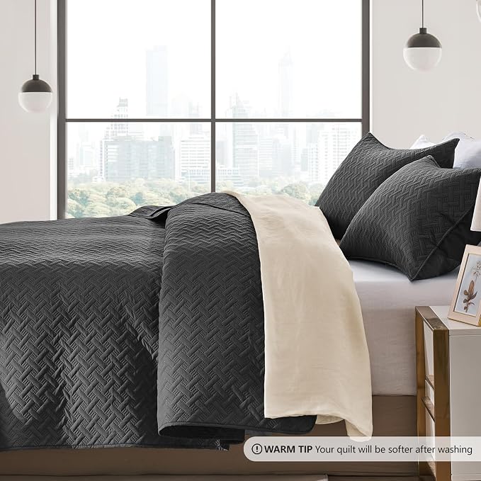 FLYMME Oversized King/California King Quilt Set 118"x106", Black 3-Piece Floor-Length Bedspread, Premium Microfiber Lightweight Coverlet for King/California King Bed (1 Quilt, 2 Shams)