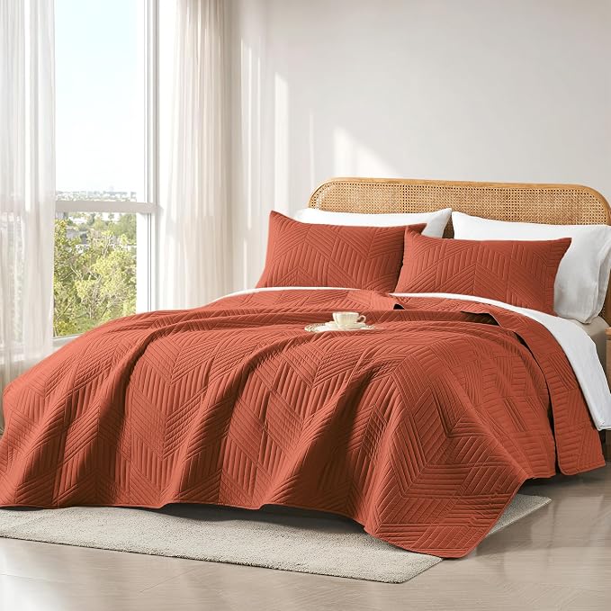 Davulos Twin Quilt Set, Burnt Orange Lightweight Reversible Bedspread for All Seasons, Soft Modern Microfiber Geometric Coverlet for Kids or Guest Bedroom (1 Quilt, 1 Pillow Sham)